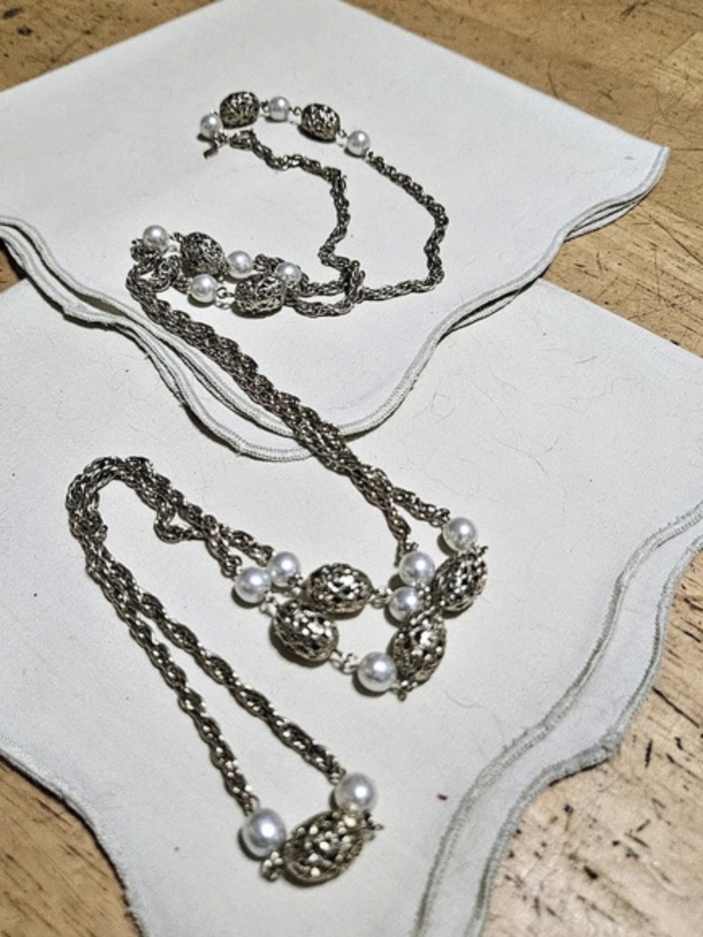 Sarah Coventry Pearl Filigree Necklace Set in Silver & White